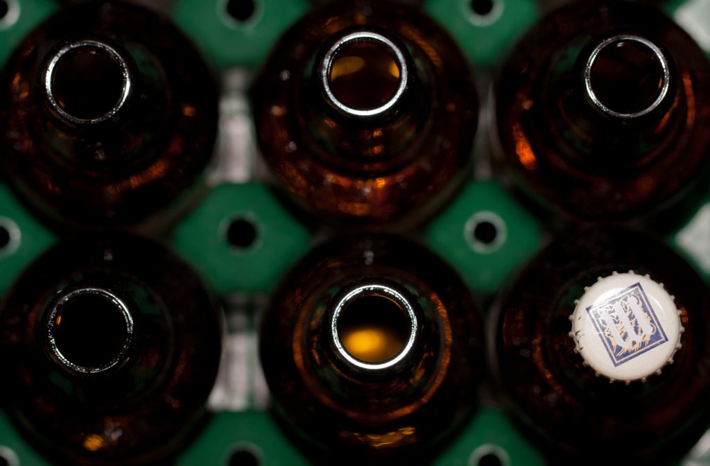 Foto: © Tore Lange, "Fem brune og en hvit"